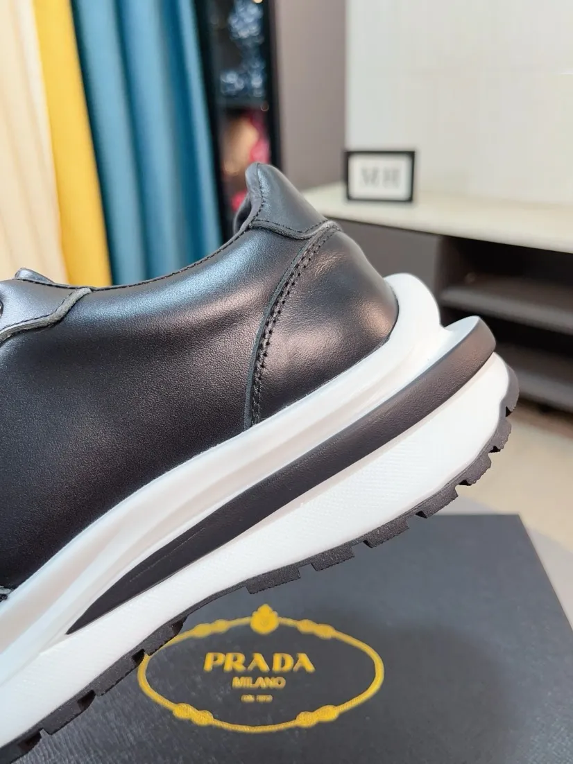 Men's shoes 💰420🌹🌹Prada is a luxurious and fashionable high-end product ✊🔥The perfect last shape and top-notch handcrafting make this shoe immediately create a strong aristocratic atmosphere. Imported first-layer cowhide with brogue carving crafts💋Cowhide lining🎶Rubber combination outsole specially imported from France for leather shoes😍Color: Mysterious Black☕️Number 38～44
